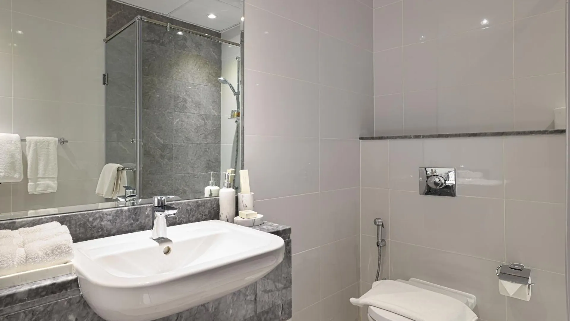 Visionary Vista: 2Br Al Habtoor City Dubai 0*,