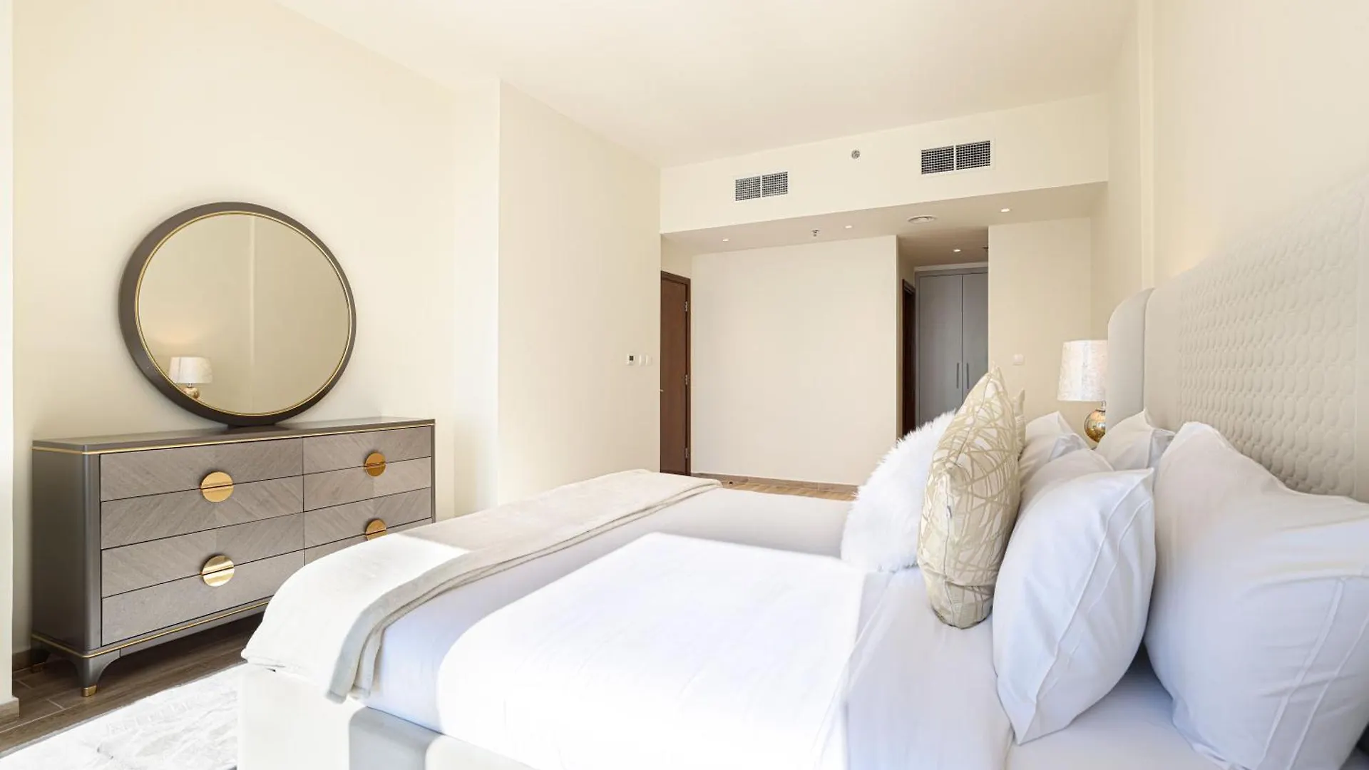 Visionary Vista: 2Br Al Habtoor City Dubai 0*,