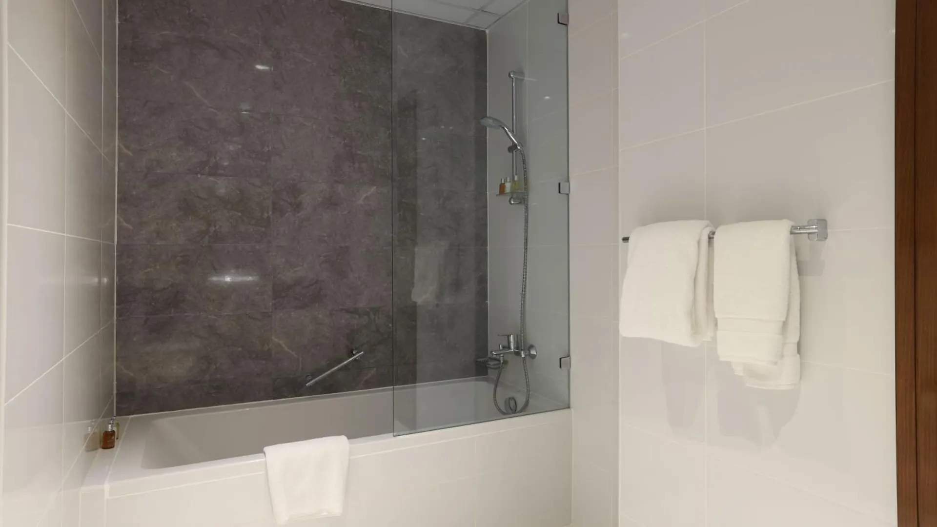 Visionary Vista: 2Br Al Habtoor City Dubai Apartment