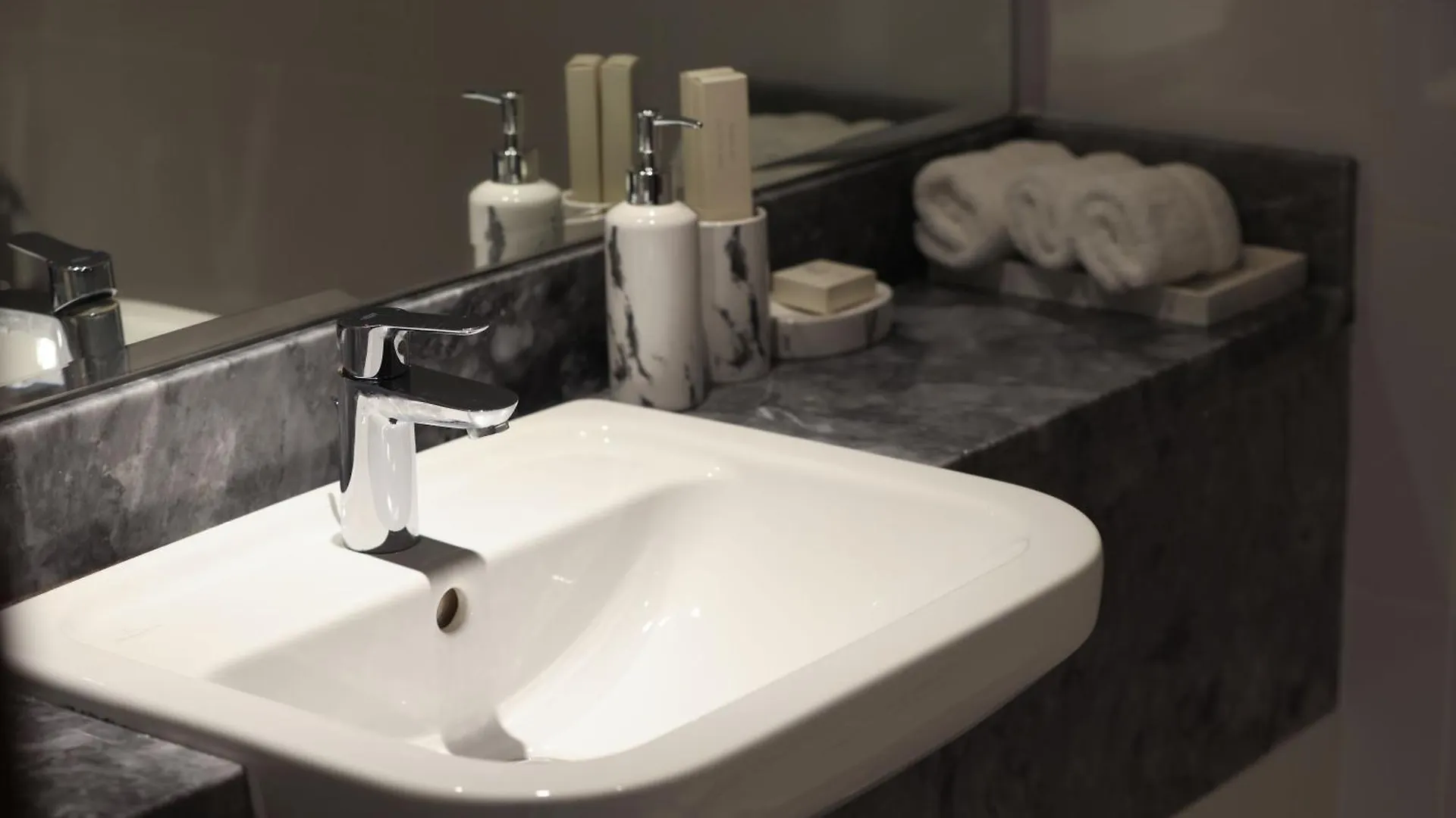 Visionary Vista: 2Br Al Habtoor City 迪拜 公寓